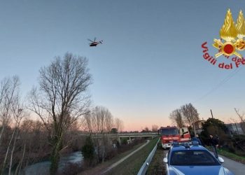 Si getta ne fiume per sfuggire Polizia: muore annegato