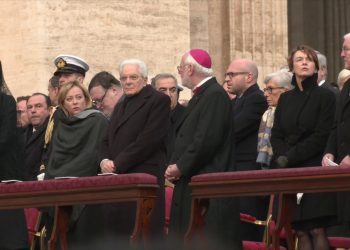 Mattarella ai funerali di Benedetto XVI