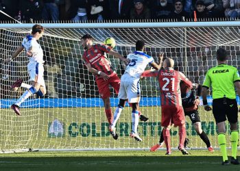 Baschirotto e Strefezza, il Lecce espugna Cremona