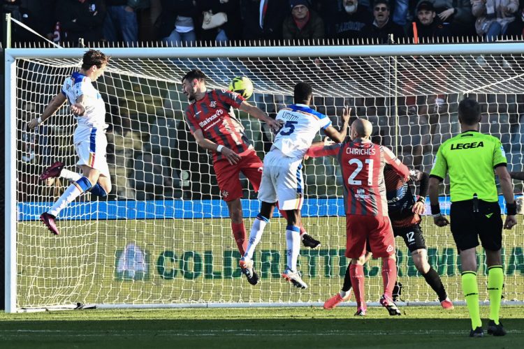 Baschirotto e Strefezza, il Lecce espugna Cremona