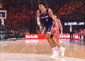 Lakers ko a New Orleans, fiato sospeso per infortunio Curry