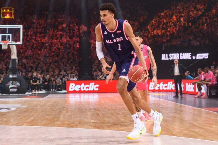 Lakers ko a New Orleans, fiato sospeso per infortunio Curry