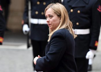 Ucraina, Meloni “Inopportuno l’invito di Macron a Zelensky”