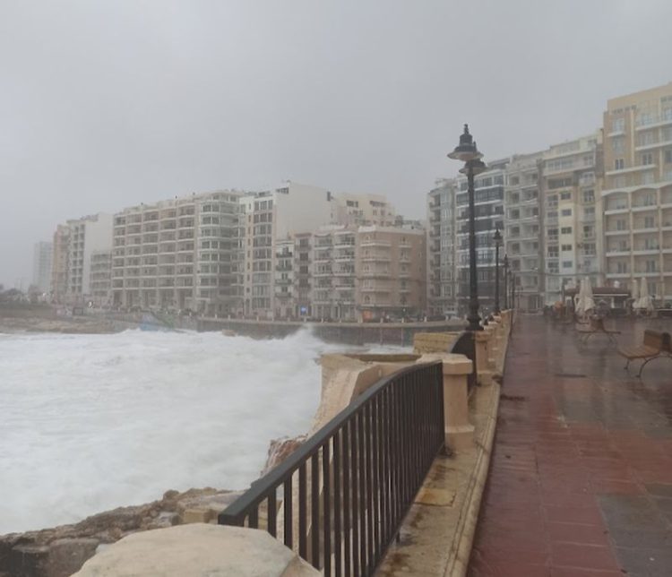 Malta e Gozo flagellati dalla violenta tempesta Helios