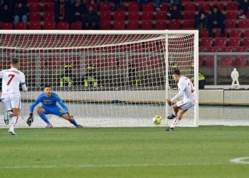Dybala rimedia all’autogol di Ibanez, Lecce-Roma 1-1