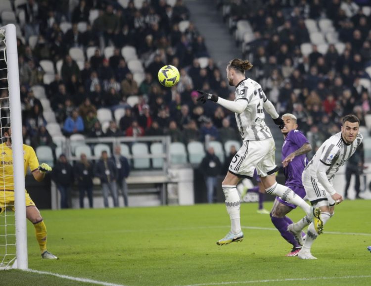 La Juve batte la Fiorentina 1-0, decide un gol di Rabiot
