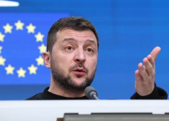 Ucraina, Zelensky “Meloni donna forte”. Berlusconi? “Gli mando vodka”