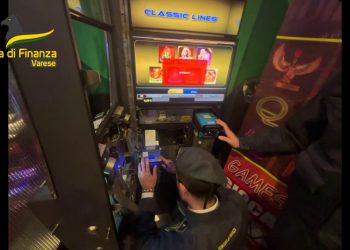 Teneva incassi delle slot machine, denunciato gestore a Varese