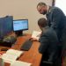 Finto cieco scoperto alla guida dell’auto