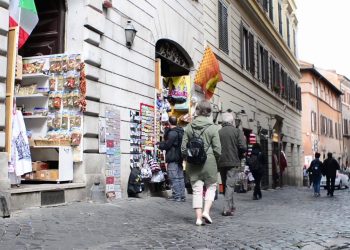 Commercio, dal 2012 spariti 100 mila negozi