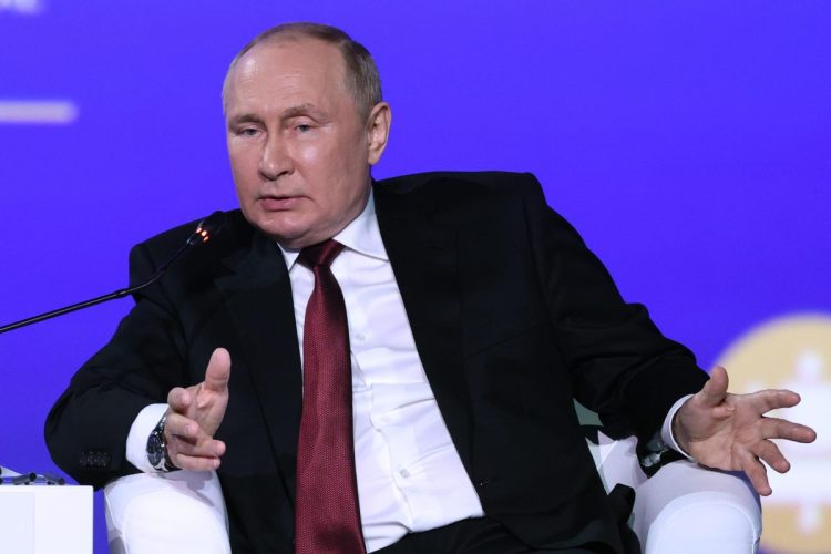 Putin incontra Wang “Cooperazione tra Russia e Cina”