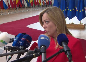 Ucraina, Meloni “L’invito di Macron a Zelensky non aiuta la causa”