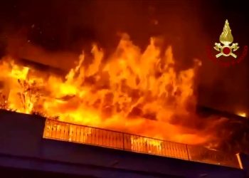 Brucia villetta nel Milanese, in salvo famiglia con bimbo di 7 mesi