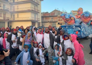 Carnevale 2023 a Giarratana: 5 carri allegorici e gruppi mascherati