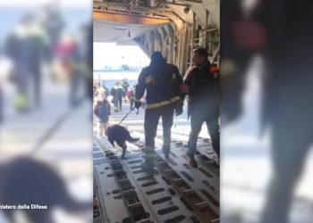 Atterrato in Turchia primo C-130 dell’Aeronautica con aiuti italiani