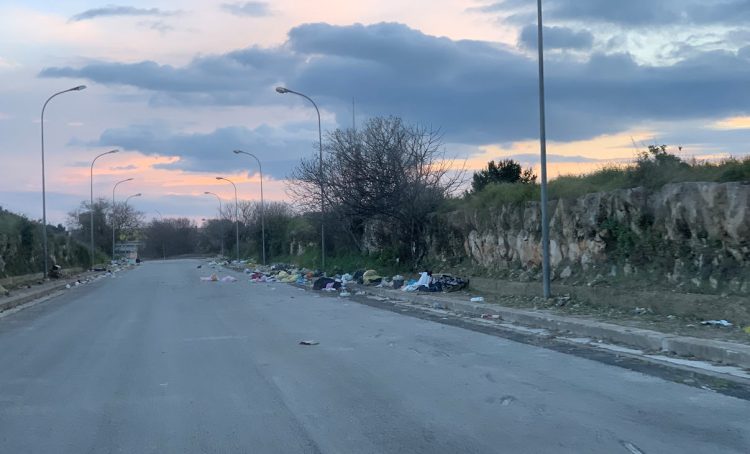 La strada della vergogna in zona Selvaggio a Ragusa