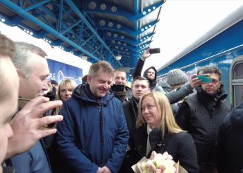 Ucraina, Meloni arriva alla stazione di Kiev