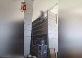 Lavoravano 11 ore con contratti part-time, 4 arresti a Trapani