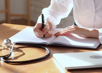 Lavoro, crescita record dei certificati di malattia