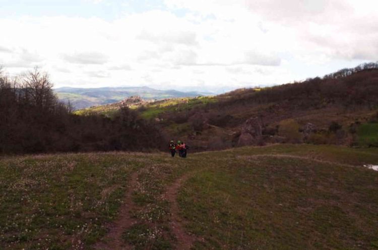 Anziana cade in un dirupo e muore