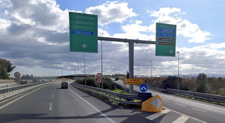 Autostrada Sr-Ct chiusa per 3 giorni tra le 9 e le 18