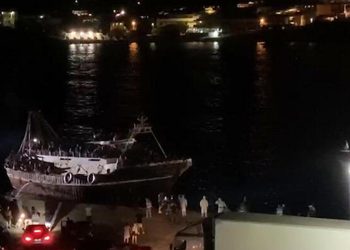 Barcone migranti soccorso: a bordo 8 cadaveri