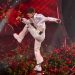 Sanremo 2023, Blanco distrugge fiori sul palco e il pubblico fischia