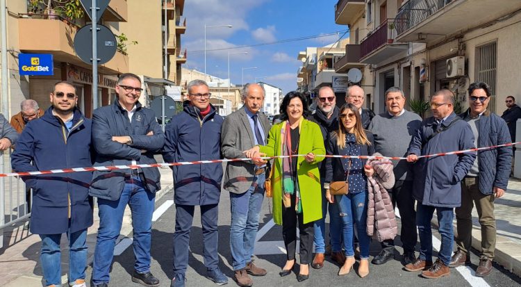 Comiso, consegnata la nuova rotonda di Corso Ho Chi Min