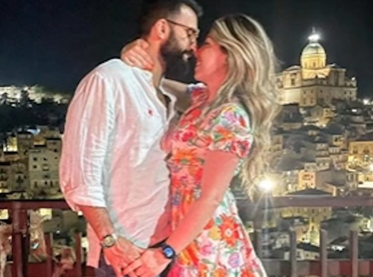 L'ultimo saluto a Diego Lauria e Larissa Venezia: i due fidanzati morti per incidente