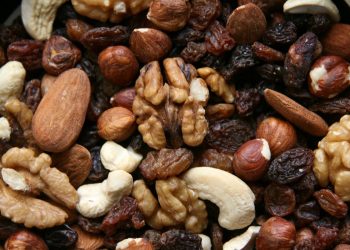 La frutta secca si può mangiare con colesterolo alto