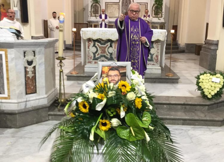 Acate, celebrati i funerali di Diego Lauria