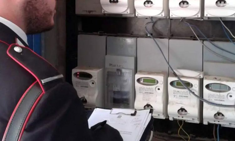 Vittoria, una prolunga per un contatore "fai da te": un arresto per furto energia elettrica