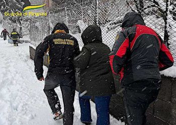 Maltempo, nevicata su Etna: Gdf Catania soccorse 8 persone rimaste isolate