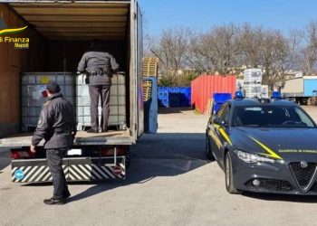 Napoli, Gdf sequestra 17mila litri di alcol etilico di contrabbando