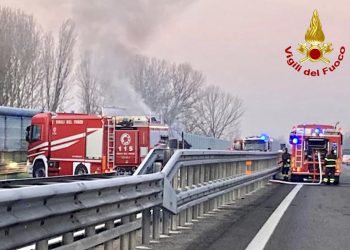 Inverte marcia in autostrada: un morto e un ferito grave