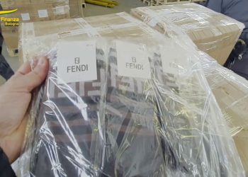 Maxi sequestro a Bologna di griffe di lusso contraffatte
