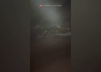 Tragedia Crotone, prime immagini dei soccorsi della Guardia Costiera