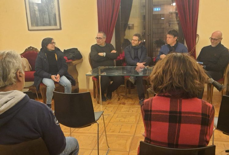 ‘Il carrubo è l’uomo’ a Modica