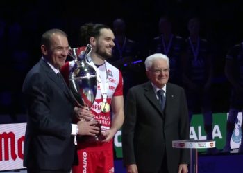 Mattarella consegna la Coppa Italia di pallavolo maschile a Piacenza