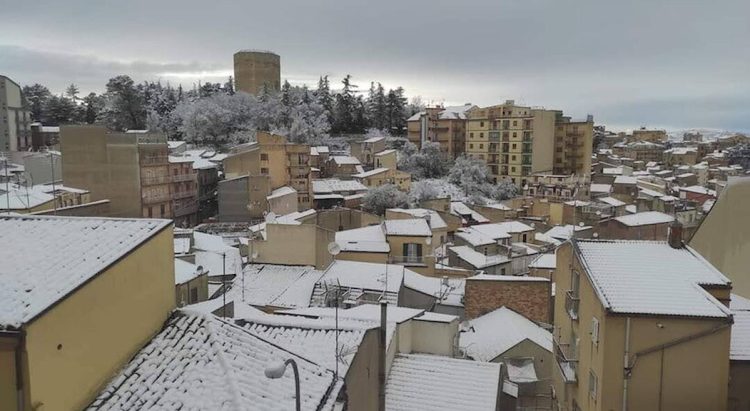 Maltempo, neve ad Enna: scuole chiuse oggi e domani