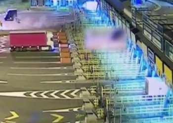Tamponamento mortale al casello, le immagini del tremendo impatto