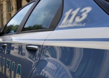 Vuole fuggire con 13enne e minaccia la famiglia, arrestato un 20enne