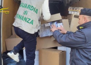 Maxi sequestro di sigarette a Napoli, 2 arresti