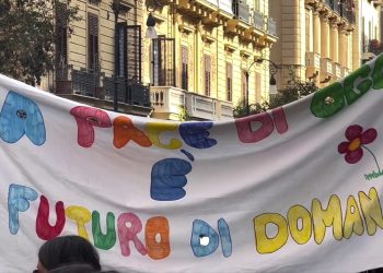 Marcia per la pace, a Palermo lungo corteo con migliaia di giovani