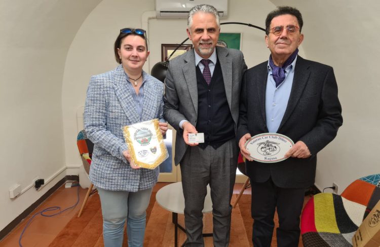 L’On. Abbate e la sua Alfa Romeo soci del Veteran Car Club Ragusa
