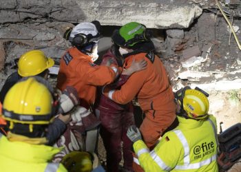 Terremoto, bilancio delle vittime si aggrava ma c’è ancora speranza