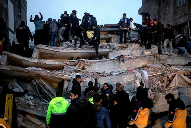 Terremoto in Turchia e Siria, altra violenta scossa di magnitudo 7.5: i morti sono circa 1.800