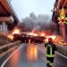 Tir vola giù da viadotto in A1 e va a fuoco: morto autista