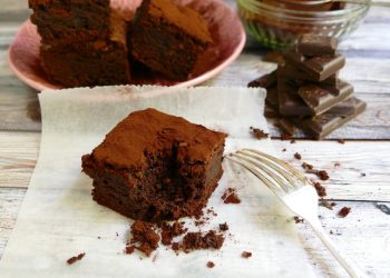 Torta al cacao morbida e soffice: ricetta facile