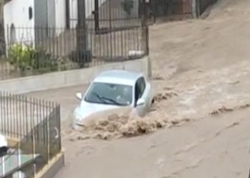 Maltempo, uomo bloccato in auto a Comiso salvato dai vigili del fuoco